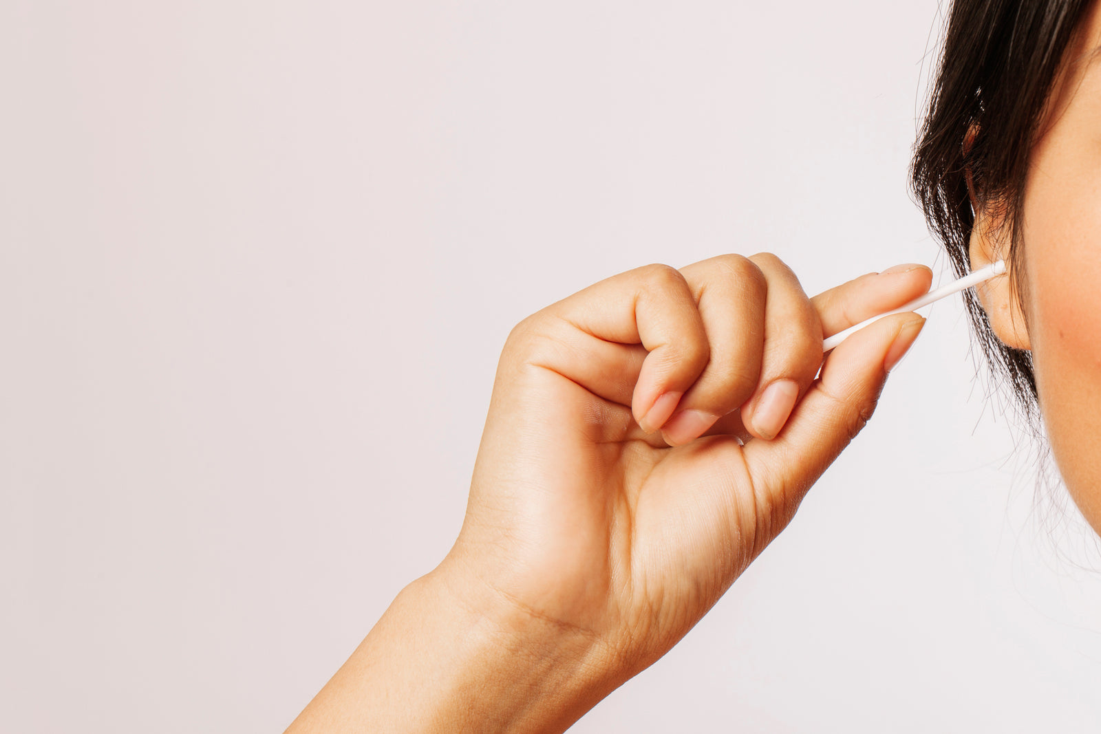 Ithcy Ear: Why are my ears itchy? & 7 Home Remedies for itchy ears