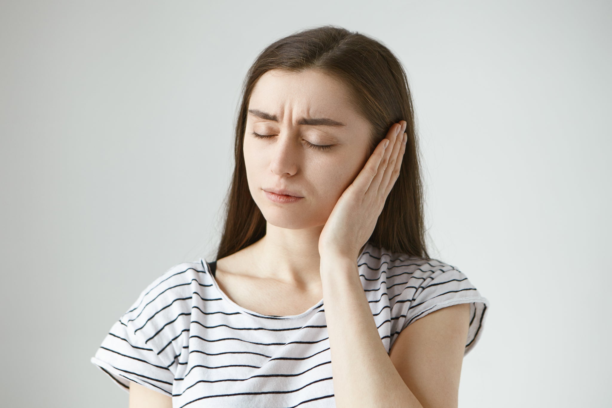 earache-symptoms-possible-causes-treatment-and-prevention-olive